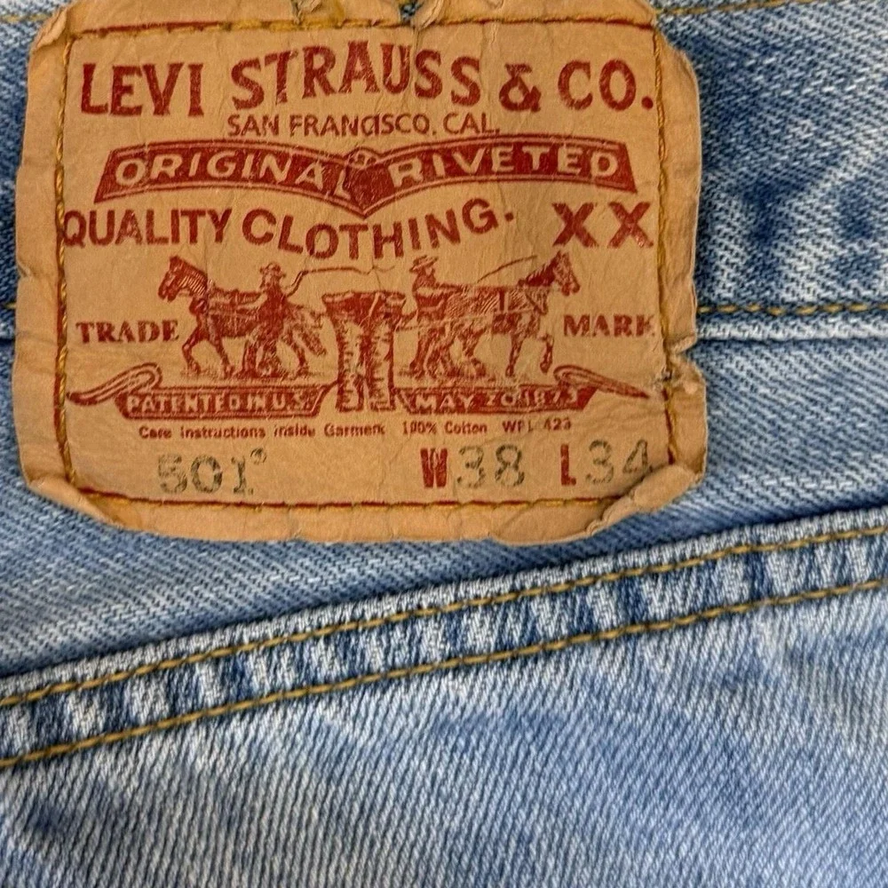 Vintage Levis 501 Light Wash Blue Jeans Men's 37x34 Classic Button Fly Denim Y2K